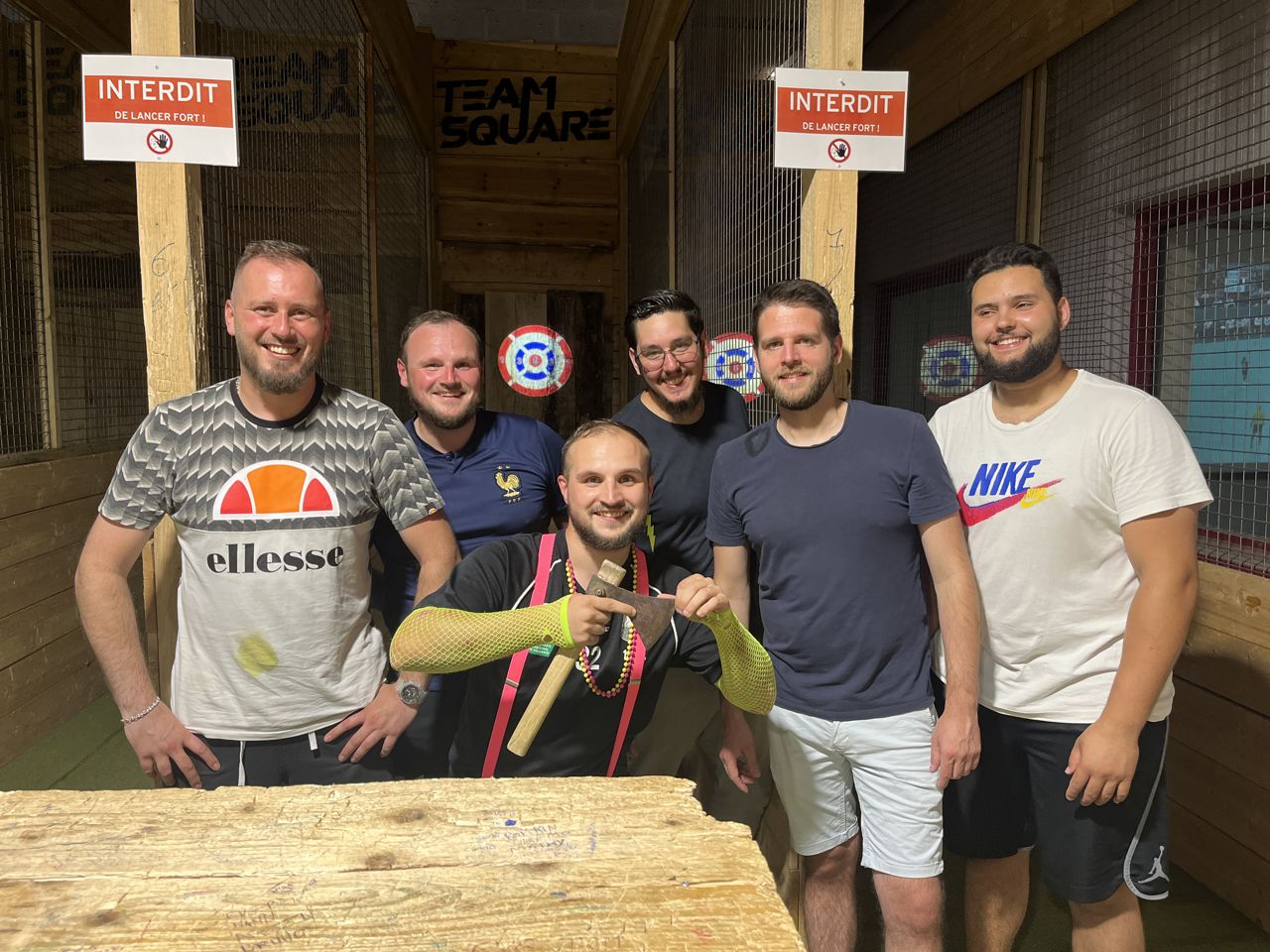 Lancer de hache Douai : sécurité, cohésion et fun avec Team Square